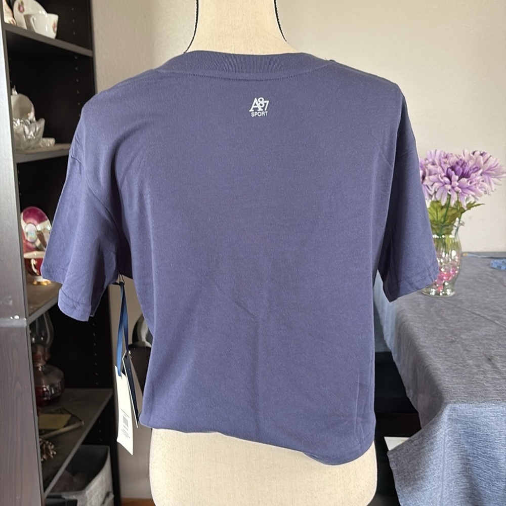 NWT Women’s Size Small Aero Sport Tee - Picture 2 of 5